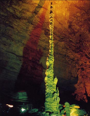 張家界國(guó)家森林公園、大峽谷、玻璃橋、鳳凰古城四日游