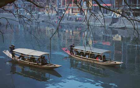 張家界森林公園、袁家界、天子山、大峽谷、玻璃橋、天門山、玻璃棧道、鳳凰古城三晚四日游